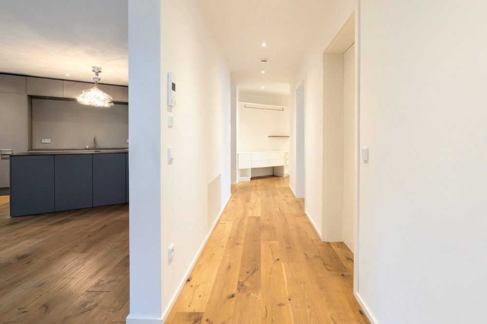 Gang mit Blick zur Garderobe