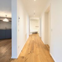 Gang mit Blick zur Garderobe