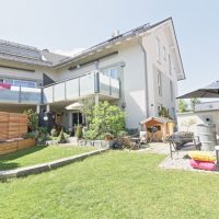 großer Privatgarten zur Südseite