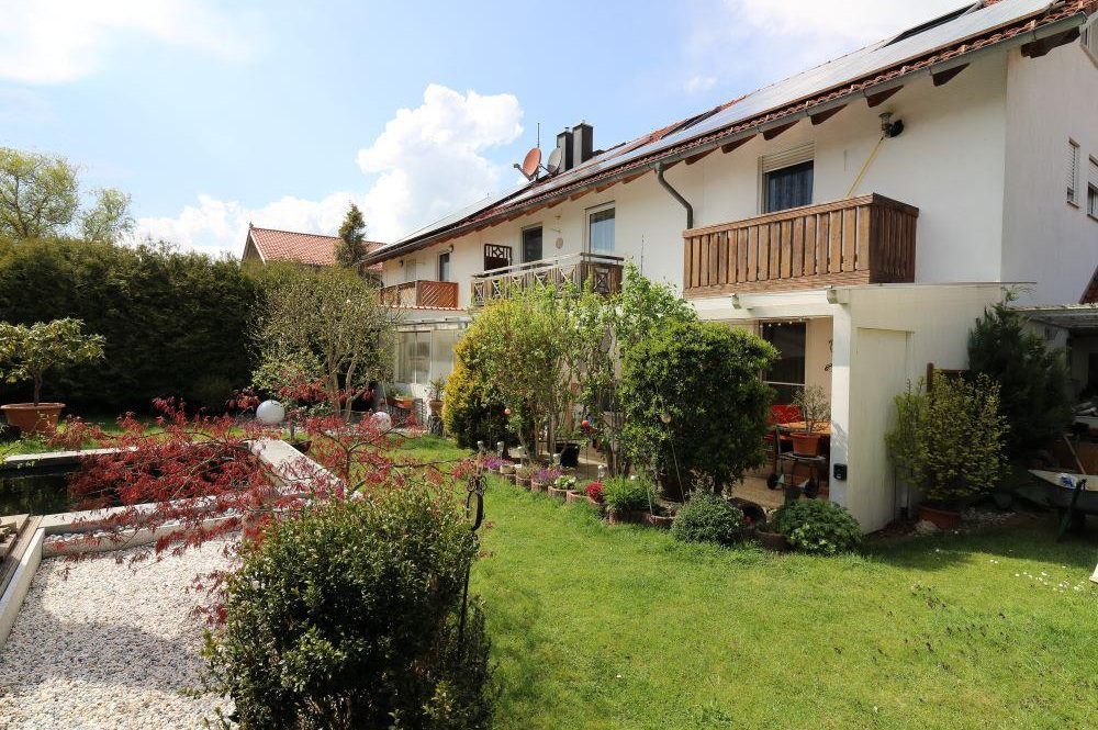 großer und ruhiger Garten