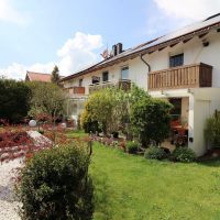 großer und ruhiger Garten