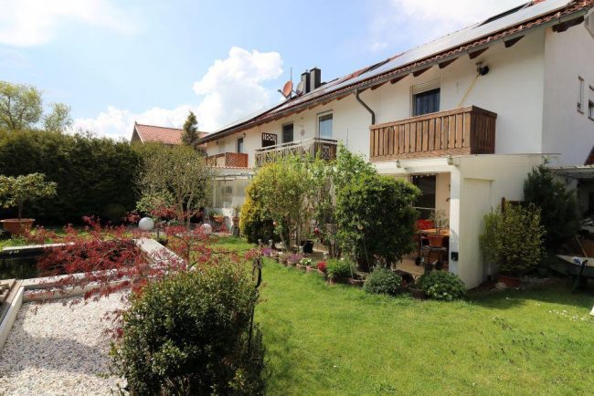 großer und ruhiger Garten