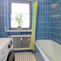 Tageslichtbad mit Wanne