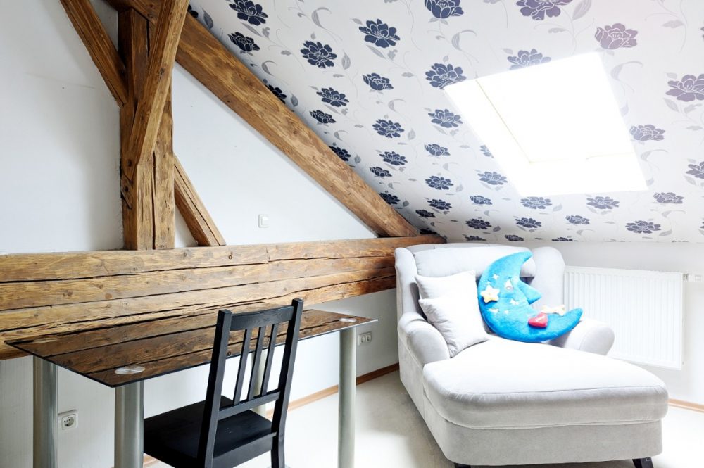 Dachgeschoss kleine Wohnung Wohnzimmer