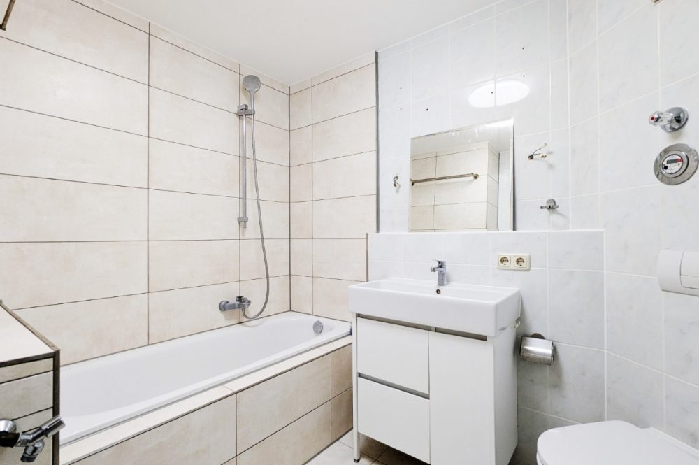 Badezimmer mit Badewanne