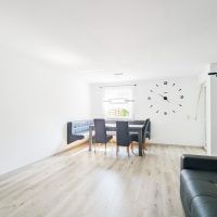 helles und großes Wohnzimmer